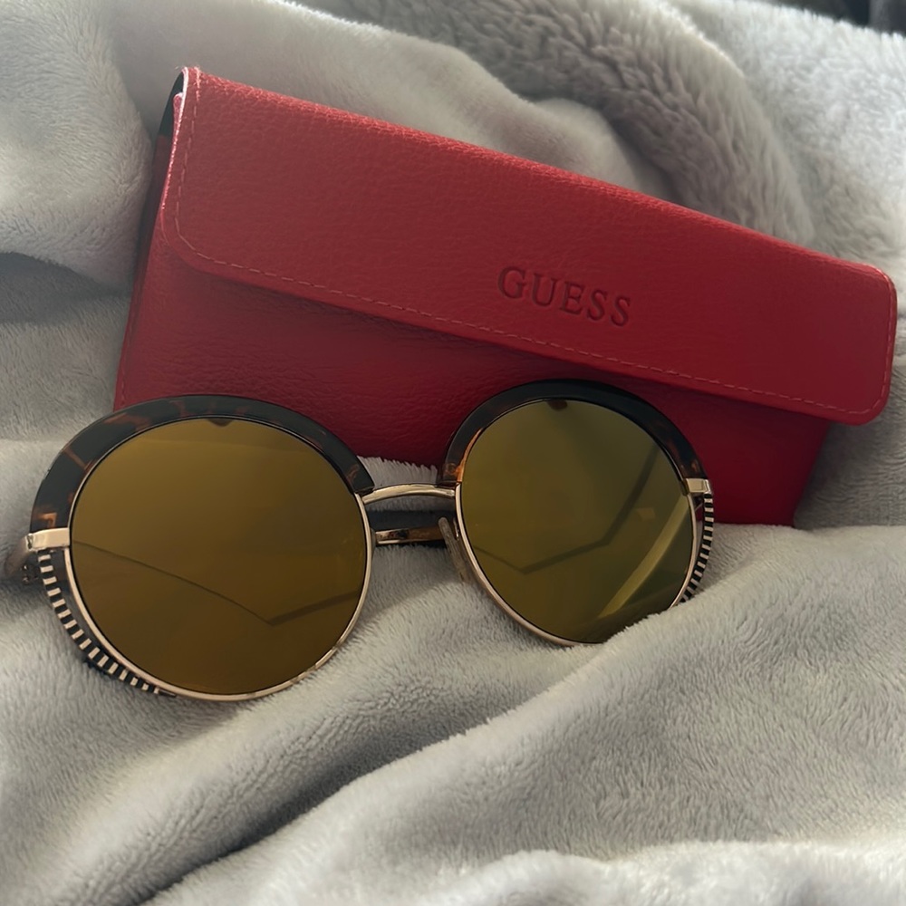 GUESS Havana gold/ brown mirror women’s sunglasses. No scratches